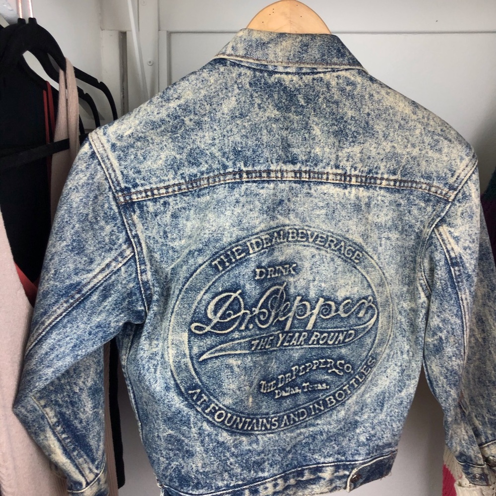 Vintage denim Dr. Pepper blue jean jacket!